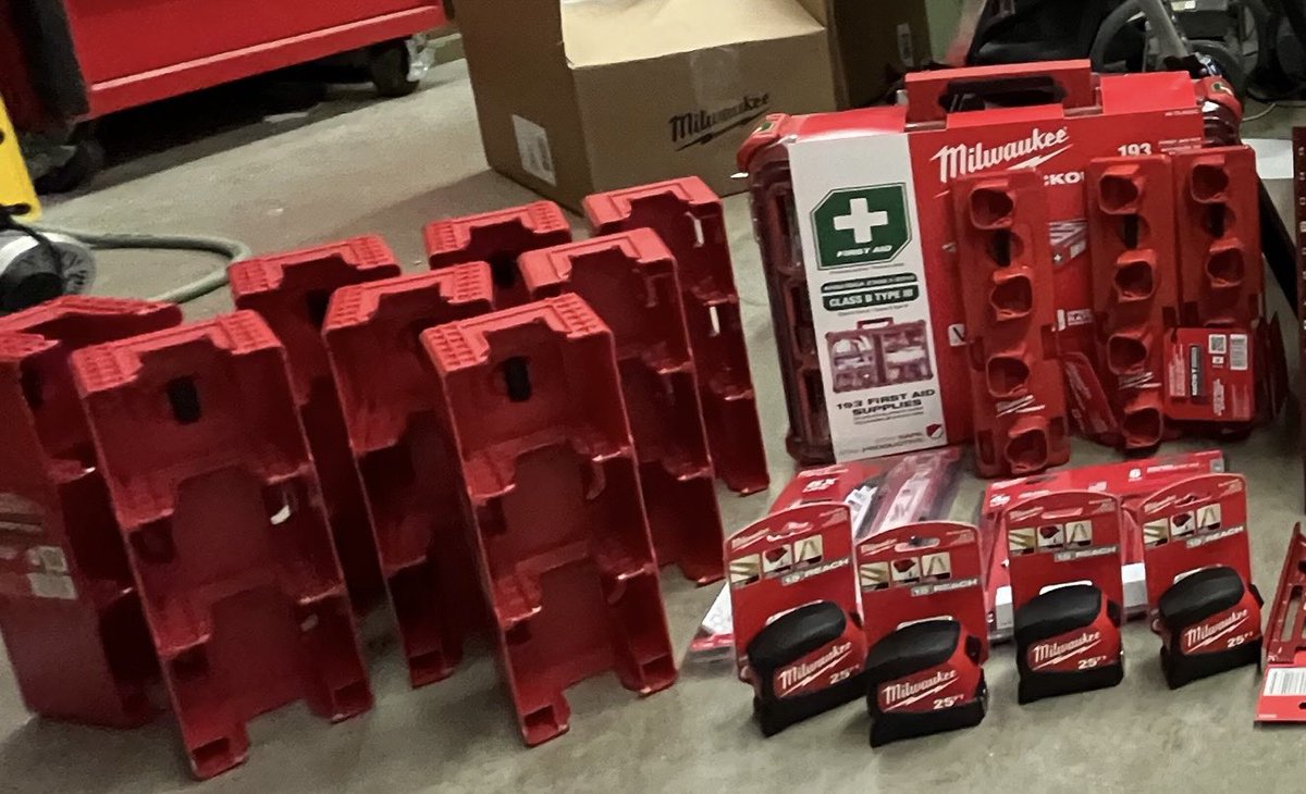 uwsolarracing's tweet photo. @MilwaukeeTool Thank you for you support by sponsoring and providing us with your tools that will help us build our Solar Car more efficiently. https://t.co/yAxMO5GDbV