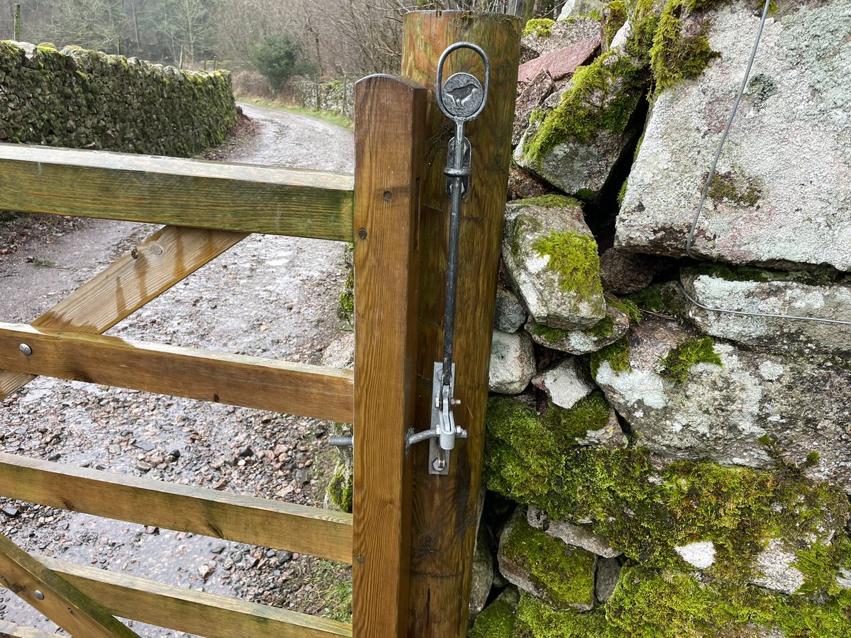 pattrace's tweet photo. We have been putting in new signs and high-lift gate catches. Unique to the Eskdale Trail. Something different to make the Trail stand Proud. Western Lake District @LakesRangers #LakeDistrict https://t.co/1IjNndgsaI