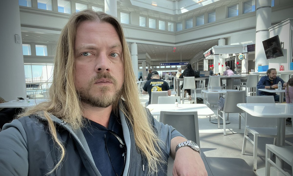 JoshuaMFrench's tweet image. Waiting to board my flight to GDC.✈️💺
#GameDevelopersConference #GDC2023