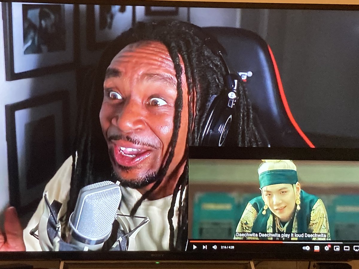 shelldk's tweet photo. I love this journey “This is the one…he’s a problem…I can’t even keep up with this dude…what’s with the flow change…talking all that shit with SUBSTANCE…” Did he just fall for #SUGA #AgustD #YOONGI because it sure sounds like it. #gameboyy310 I rarely watch reactions- notime https://t.co/s5AQTJ6Xie