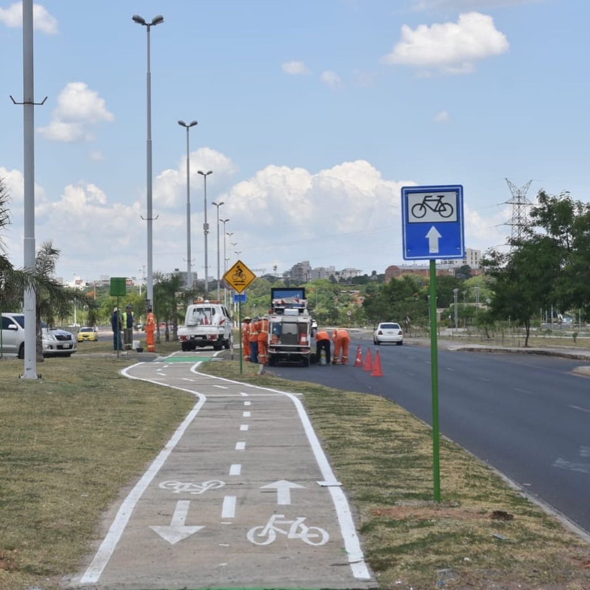 pauliserranopy's tweet photo. BiciSenda SI 🙌🏽🚲 y toda iniciativa que nos acerque a ser una ciudad más sostenible.
Tener un carril seguro para bicis nos da la oportunidad de elegir. Es una OPCIÓN de movilidad y al mismo tiempo un incentivo ♻️ #AmaBici https://t.co/D1IZjJnRgy