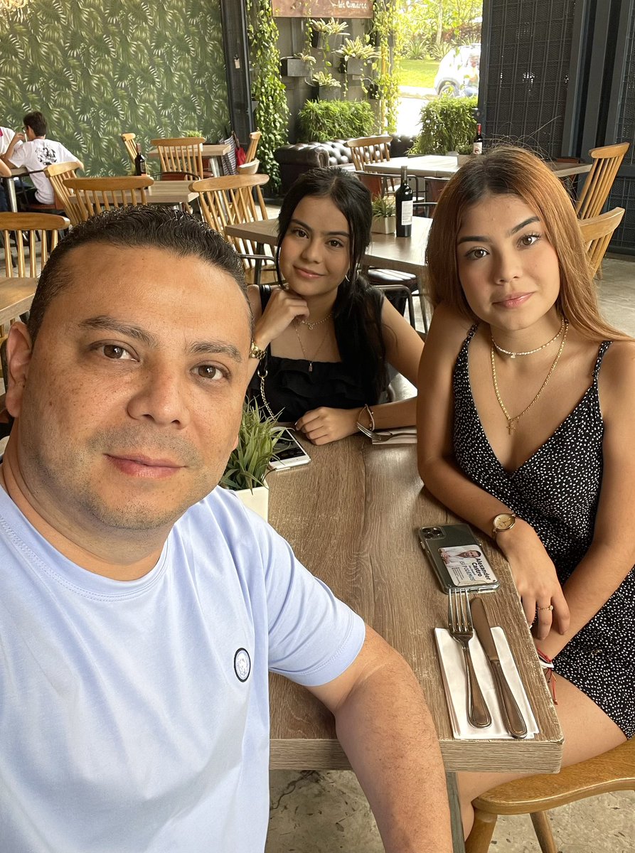 4ALEXCASTRO's tweet image. Sarah e Isabella, motores que dan fuerza a mi vida con amor. Dios me dé salud y vida para disfrutar con ellas. #Hijas #SerPadre.