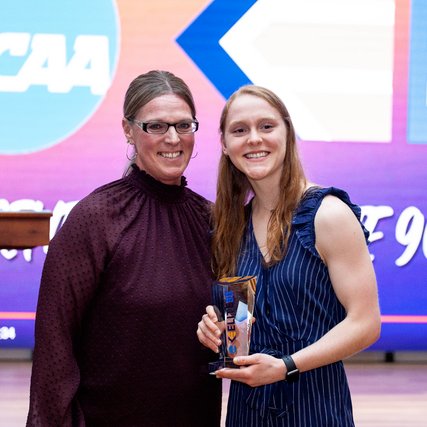 NCAA's tweet photo. 📚 4.0
🏋️ exercise science
🏀 @AshlandWBB

Congratulations to Sam Chable for winning the #Elite90 award for @NCAADII women’s basketball!

#D2WBB https://t.co/C8KWCgNmGn