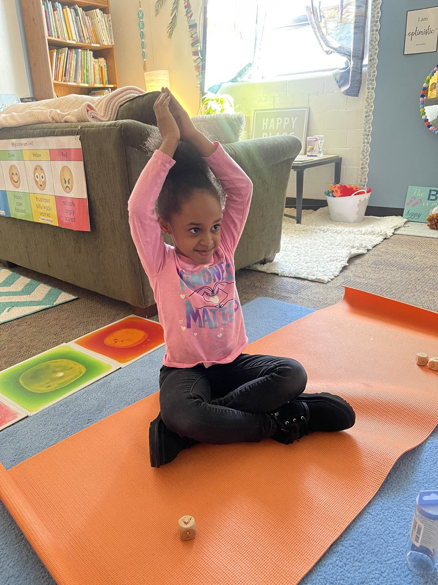 Some yoga in the PAWS room on this Monday <a href="/BASDFtHill/">Fountain Hill Elementary School</a> #peace #academics #wellness #selfregulation 🧘🏽‍♀️