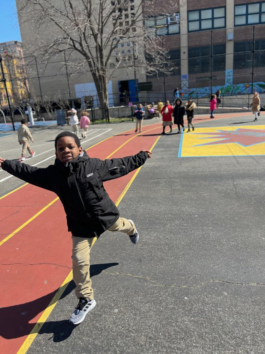 HeyBccs's tweet image. 1st day of Spring and our running club is back! BCCS ran some laps during recess to rejuvenate and refocus. Morning club will be up and running this week too at 8 am. #welovebccs #running @D16LEADS @CommunitySupt16 @NequanMclean @stefanizinerman @OsseChi @JabariBrisport