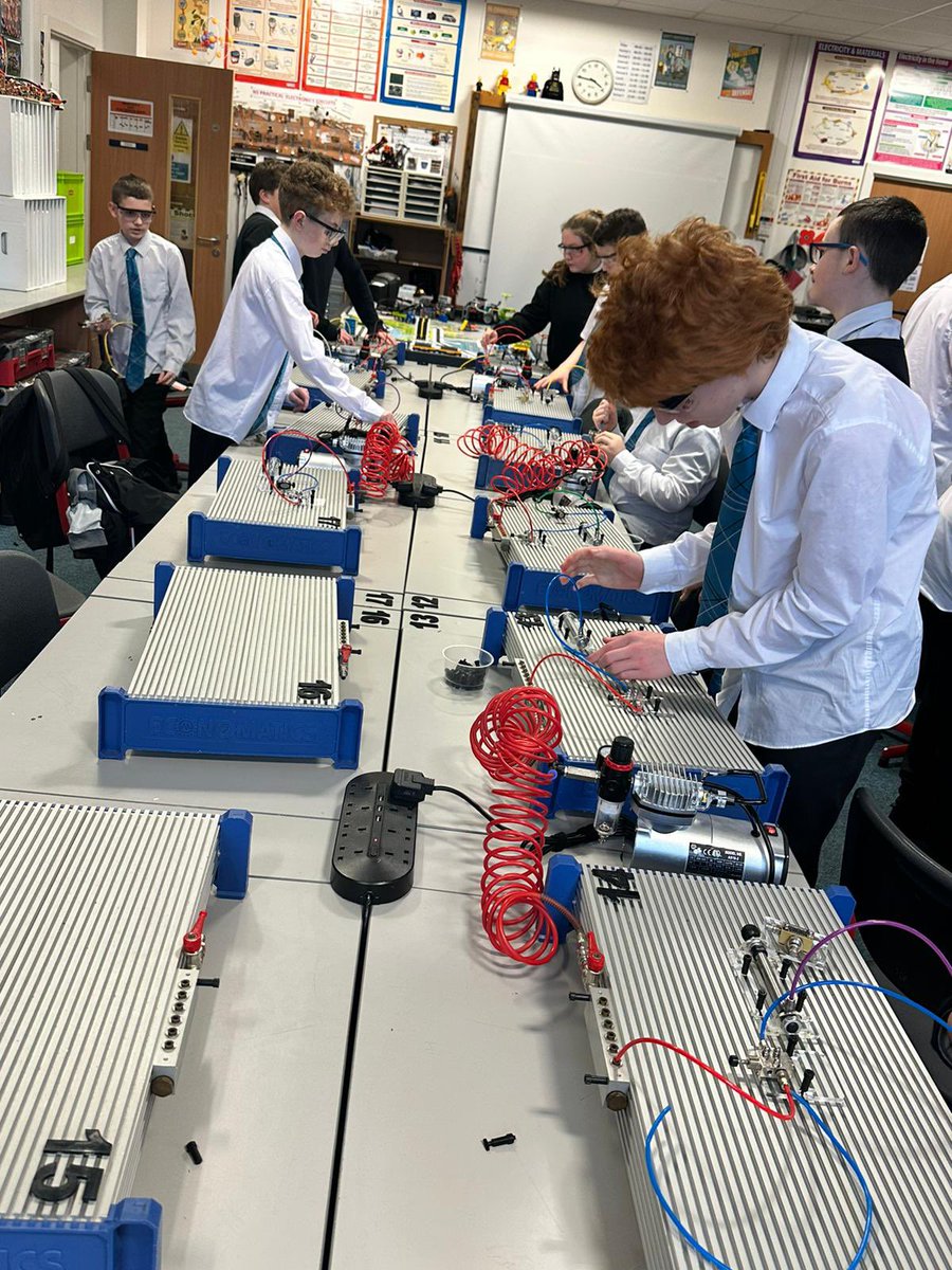 Calderglen Tech Dept tweet media