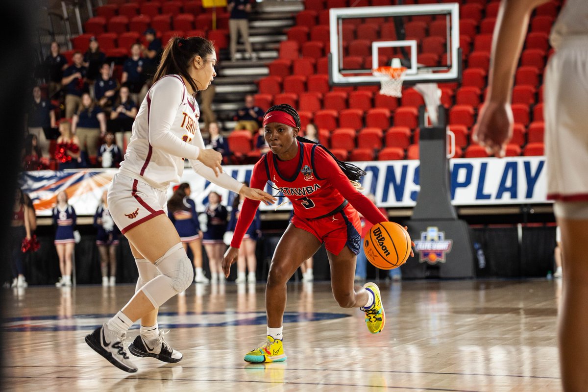 NCAADII's tweet photo. 📸 from the 1st half of Game 1! 

#WEliteEight | #D2WBB https://t.co/uLApzDBG20