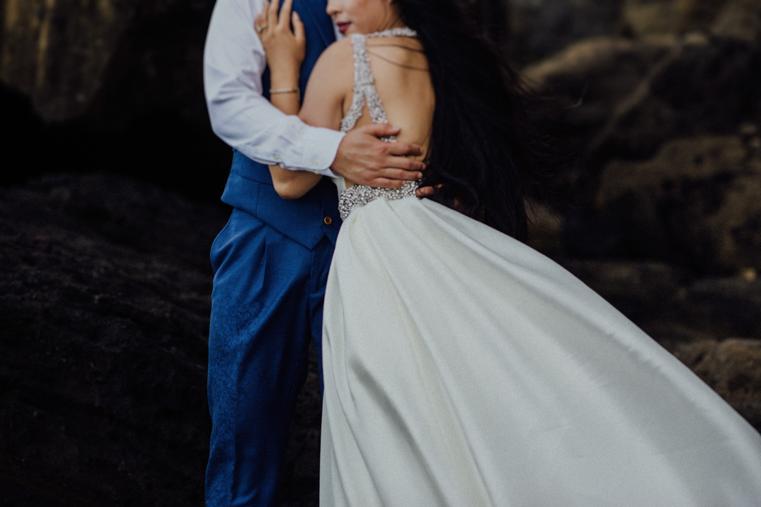 VidaChicEvents's tweet photo. Forever in each other's embrace 💕 

Photo by @lauriekjensen

#OahuWeddingPlanner #VidaChicEvents #HawaiiWedding #DestinationWedding #HonoluluWedding #OahuWedding #WeddingPhotography #WeddingTips #BridalTips #EliteWeddings #DIYBrides #WeddingHelp #LuxeWeddings #BeachWedding #Tr https://t.co/yCc58oOQPn