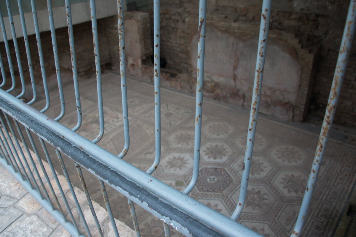 SeimenBurum's tweet photo. Behind bars...
#MosaicMonday The Punishment of Dirce in #Pula #Croatia #Romantimes https://t.co/6zrOhWVQJJ