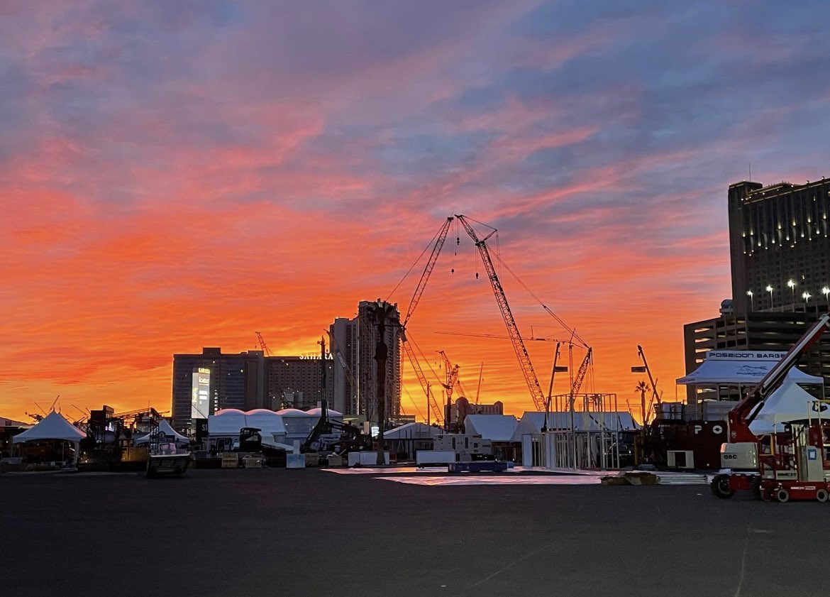 Sunset on the last day of ConExpo 2023! 🌞 
It was an awesome week of networking and seeing what our industry is achieving for the future of Heavy Equipment and Construction!