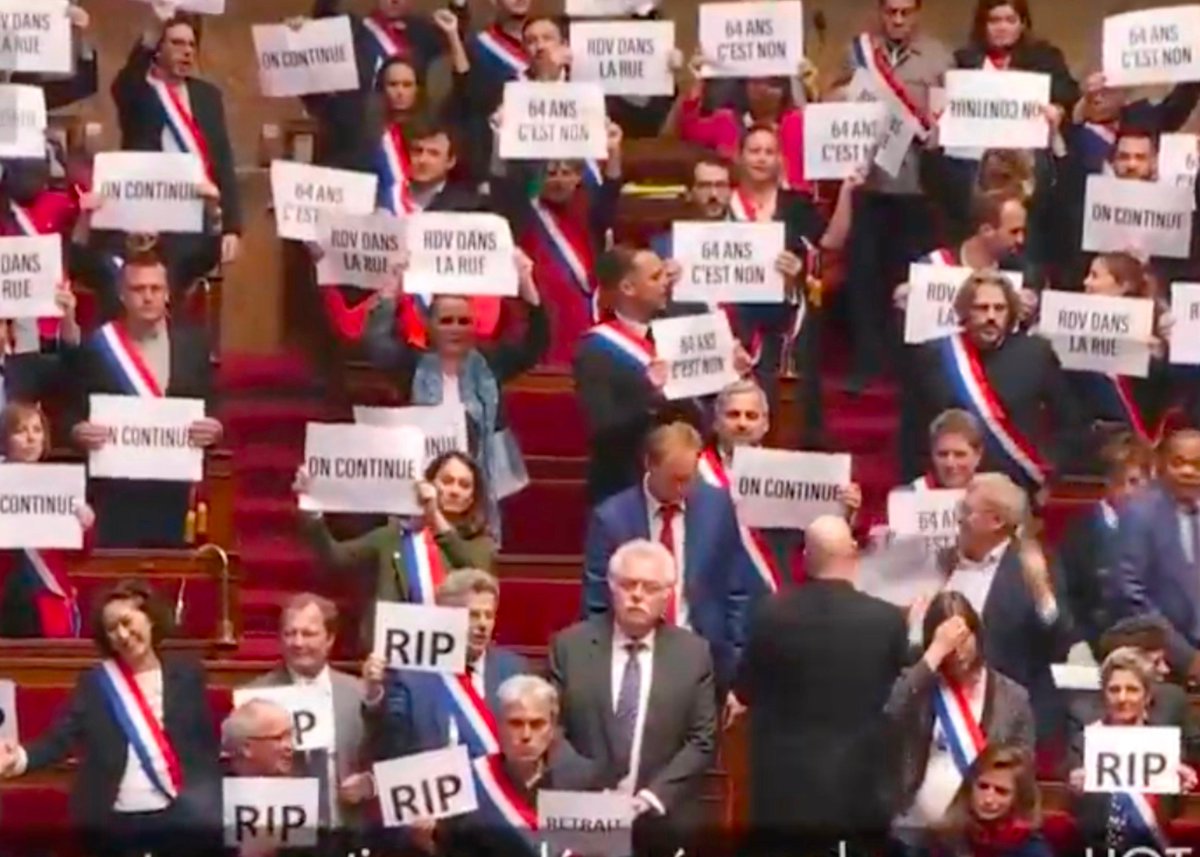 🔴La lutte continue ! 🔴

💥Nous avons 9 mois pour obtenir 4,5 millions de signatures pour déclencher un référendum #RIP sur la #ReformeDesRetraites.

💥Et dès jeudi dans la rue avec les syndicats.