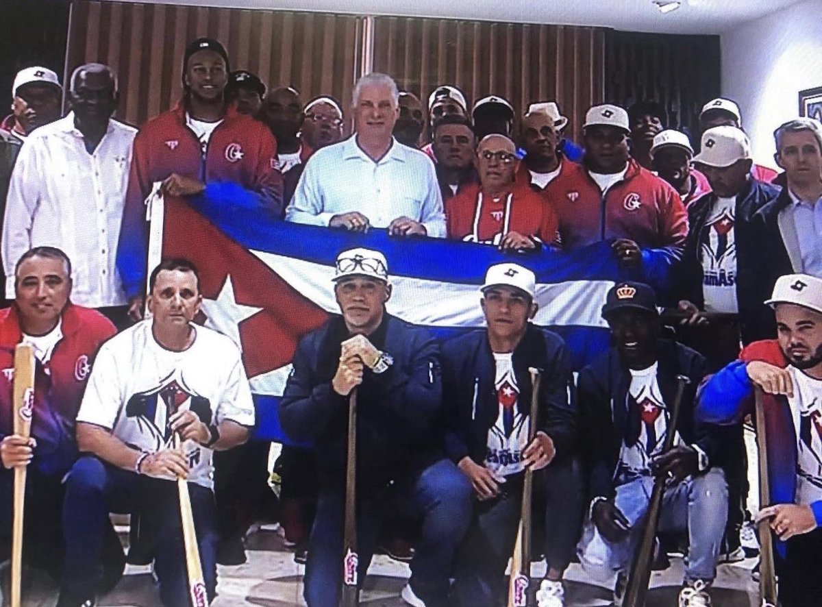 YanEstradax's tweet photo. “No mezclen la política con el deporte” decían… Ese #TeamAsere está lleno de trastes más s1ng4os que Canel. https://t.co/Fp4VxeSckp