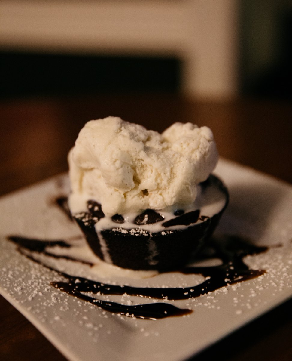 brophystavern's tweet photo. Did you know we serve dessert? 

📸 @madiemckayy
#foodie #instafood #foodstagram #forkyeah #foodphotography #instagood #igfood #eatingfortheinsta #eatfamous #nom #instayum #foodpic #foodlover #foodpics #f52grams #monterey #carmelbythesea #californiadreaming #visitcarmel https://t.co/iIAXzYbHsA