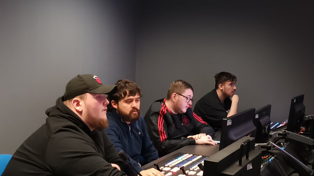 USWSportsJourno's tweet photo. Tomorrow &amp; Thursday our final year students broadcast their television programmes LIVE. They're a small but perfectly formed cohort  @LewisJSharpe @ChrisStonadge @RhysJames_Sport @AlexW1802 @daf_jones19  @SamHancock1927 @h0lbrook00 @NEGB17
#AGameOfTwoHalves #USWSportsJourno https://t.co/gGqju5r2DY