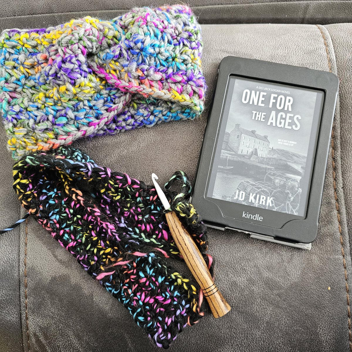This is the perfect way to ignore my laundry for a little bit this afternoon ... crochet & the latest addition to one of my favorite book series
#crochet #crocheter #bookworm #bookish #crochetlife #yarnlife #readeveryday #handmade #lazyafternoon #dcilogan
