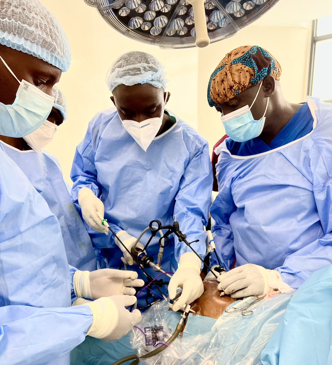 mbiineron's tweet photo. Laparoscopy surgery with @drKurigamba1 @senyondwa https://t.co/8aNtYOHaPt