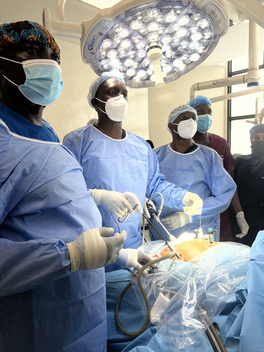 mbiineron's tweet photo. Laparoscopy surgery with @drKurigamba1 @senyondwa https://t.co/8aNtYOHaPt