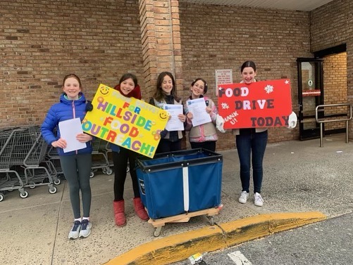 HillsideFood's tweet photo. Thank you to the Girlscout Bronxville Troop 2955 and Stop and Shop Eastchester for a very successful Food Drive. We are so happy to partner with you! #TogetherWeCanMakeaDifference #HFO #HillsideFoodOutreach #bringingnutritionandhope #neighborshelpingneighbors https://t.co/0b8Nnu72IV