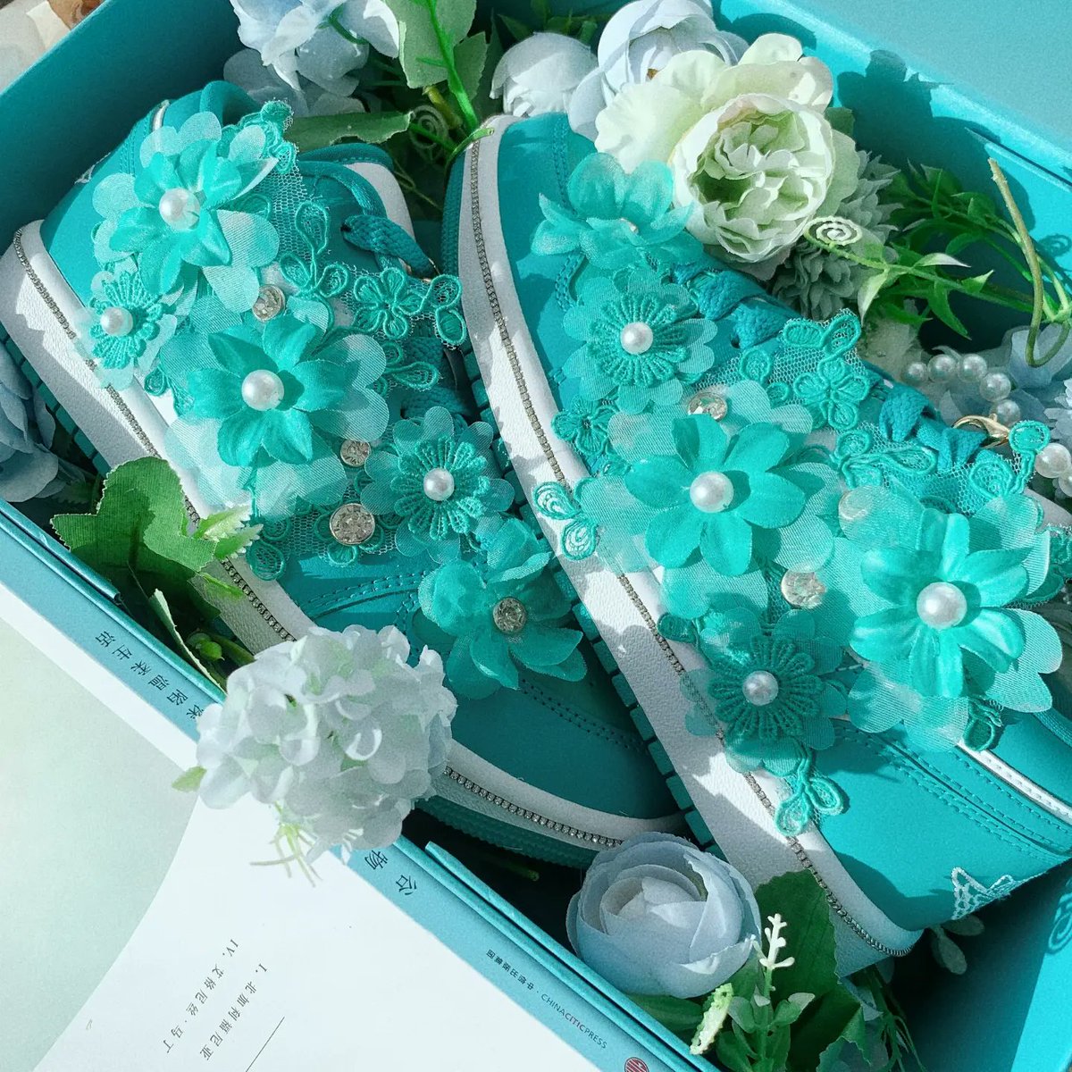out_ctm's tweet photo. Jordan Air Jordan 1 Low "Language of Flowers"
Designed by Øut Custom

#Sneakers #sneaker #sneakercustoms #ØutCustom #outcustom #nike #TiffanyAndCo #tiffany #nike #jordan #aj1 #AirJordan1 #AirJordan #diy https://t.co/yxPsESt3t6
