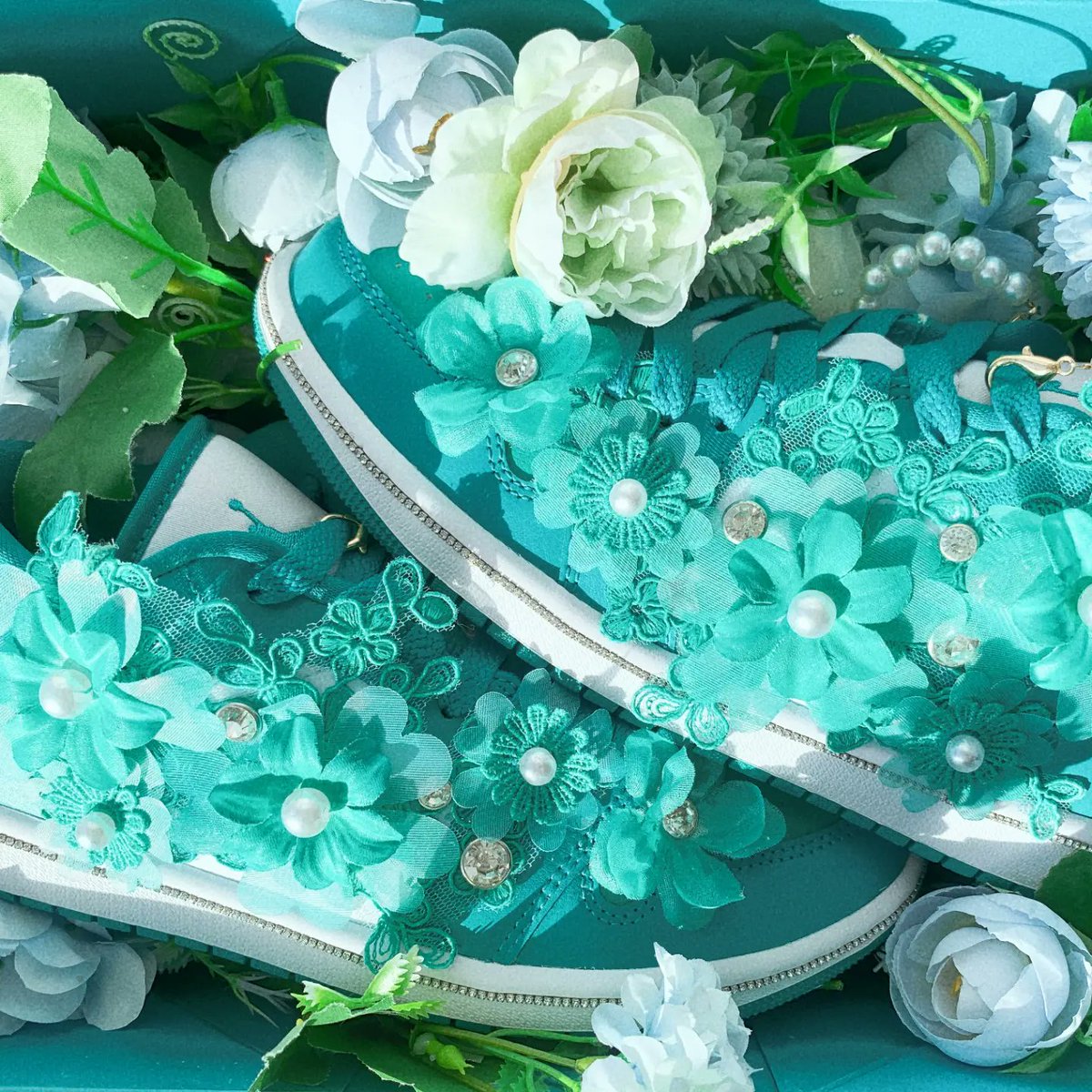 out_ctm's tweet photo. Jordan Air Jordan 1 Low "Language of Flowers"
Designed by Øut Custom

#Sneakers #sneaker #sneakercustoms #ØutCustom #outcustom #nike #TiffanyAndCo #tiffany #nike #jordan #aj1 #AirJordan1 #AirJordan #diy https://t.co/yxPsESt3t6