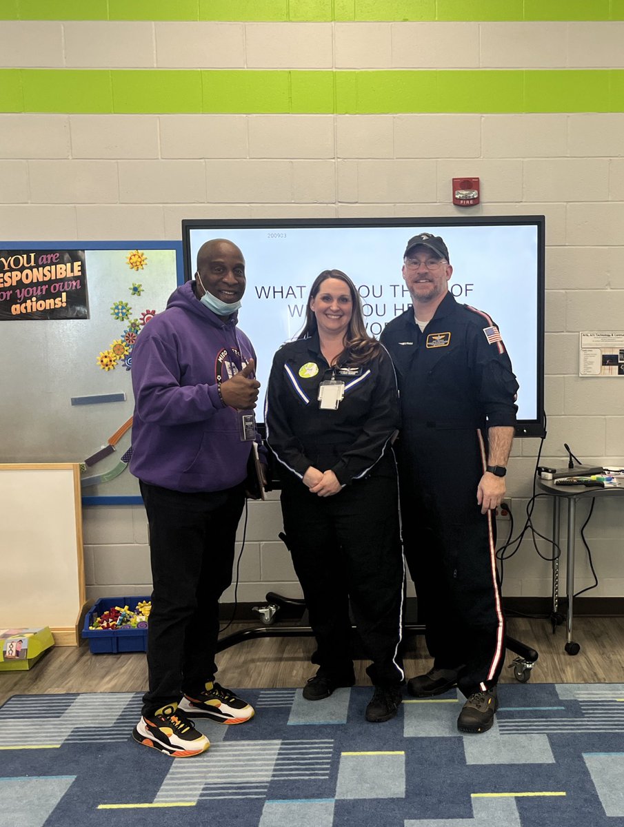 Starting off a new unit in Health Sciences- Angela Wenger, a parent and flight care nurse and a helicopter pilot Jimmy Finnigan came to tell them all about their jobs!Thank you for coming! #Passport2Tomorrow #MiddieRising <a href="/Central_MCSD/">Central Academy</a> @Jen_Hayes1