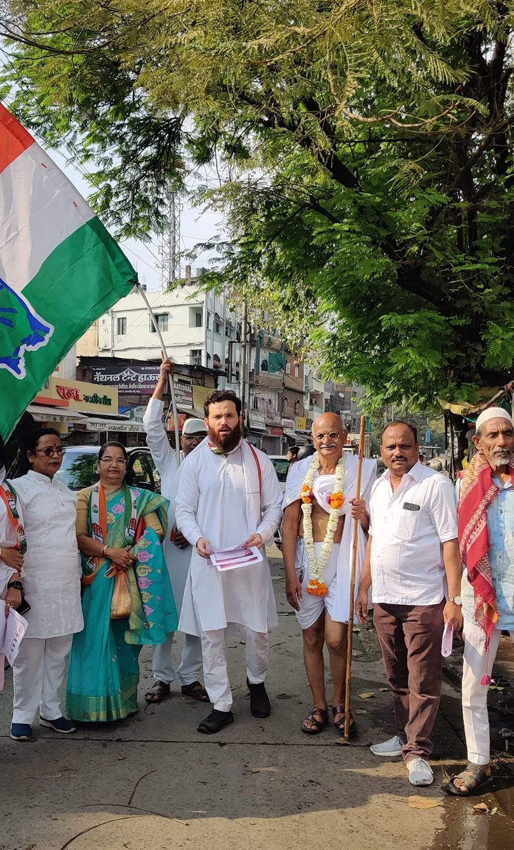 wasimkhan9423's tweet photo. #Haath se Haath Jodo Yatra organized in Block18 Central Nagpur
#underthe leadership of Gopal Pattam
Block 18 President in the presence of
#Wasim_Khan,President
Nagpur City(District)Congress Committee
Minority Department
@RahulGandhi @ShayarImran @RanjitVDeshmukh @AniruddhaD_MT https://t.co/sHfzmTFCB1