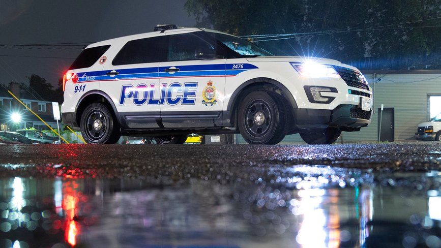 Plusieurs espaces de la ville, tels que des grands terrains de stationnement, seront utilisés comme aires de rassemblement et de stationnement par le Service de police d'Ottawa, la GRC et autres services policiers veillant ensemble à assurer le déroulement... 1/2