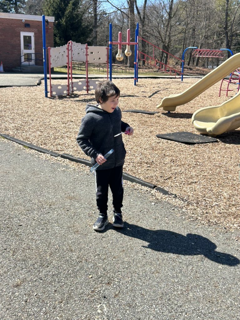 Scillieri_GW's tweet photo. Our class joined @MissHolowacz_GW to learn about the first day of spring. Students later went outside to enjoy some spring time fun! 🌞 🌸 🫧🛝                              #happyspring #mahwahconnects https://t.co/nDuUVCkrWJ
