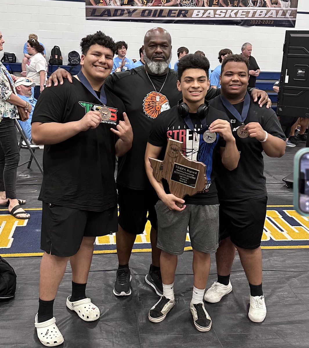 gonzales_isd's tweet photo. Our Gonzales ISD powerlifting team has had a successful season and had 12 athletes qualify for Regionals. 
Read more here: https://t.co/3L2BS8WCPf https://t.co/nQ0h0Zd0zQ