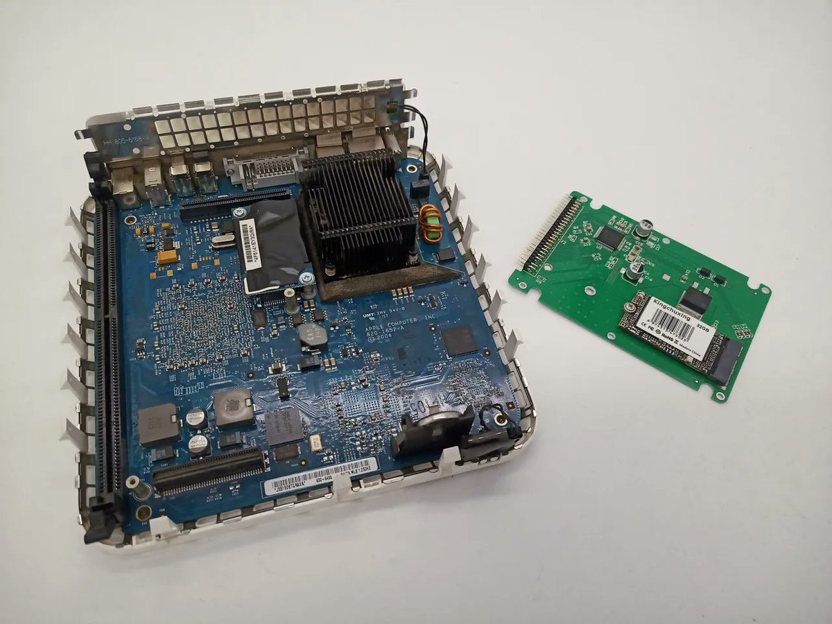 Commodore_lives's tweet image. A new M2 SSD for my Mac Mini PPC #ppc #morphos