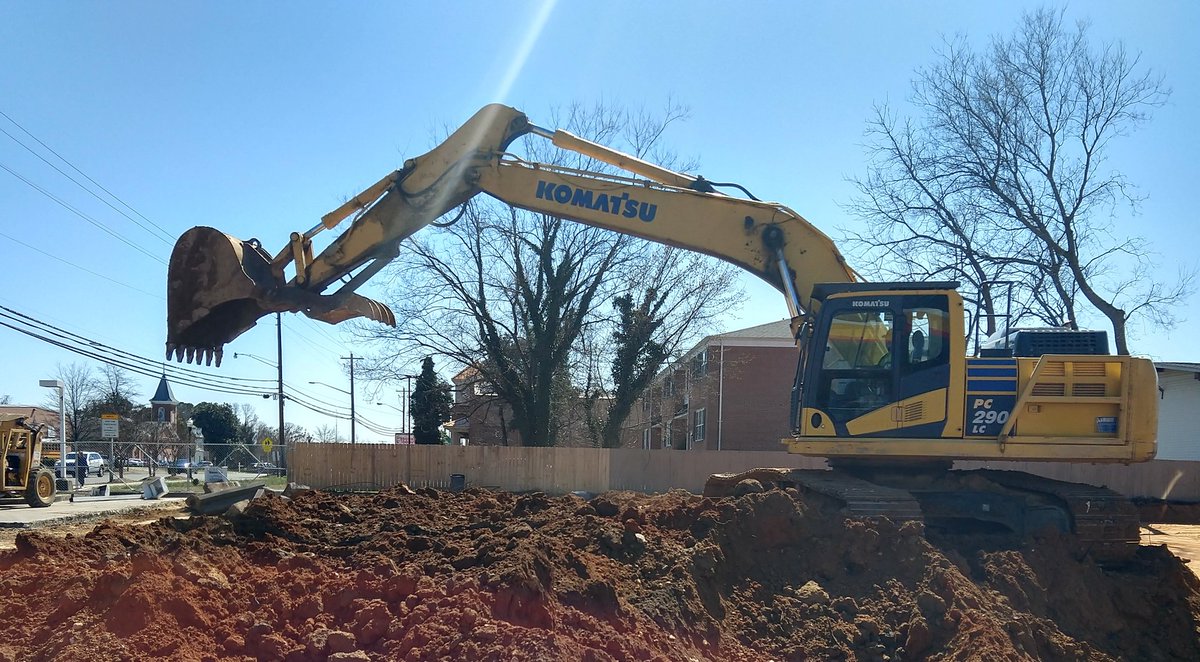 caleb_soptelean's tweet image. Bye bye car wash. Hello, Dairy Queen. Construction workers are busy behind the Shell station in Leonardtown. Customers will have to go elsewhere for a car wash now, but they will soon be able to get an ice cream cone and a hamburger.