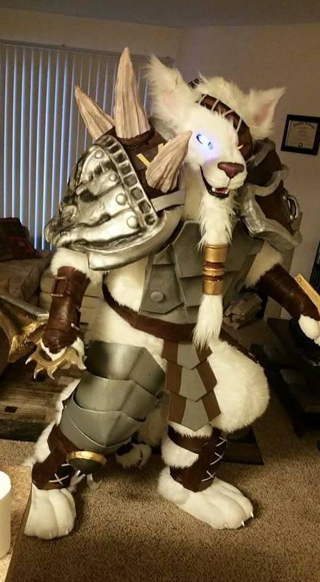 RitzCostumes's tweet photo. Not a drawing, but when I finished my Rengar cosplay from League of Legends in 2015 he did serious numbers on here! 
He is now owned and performed by @RengarCosplay https://t.co/gl3qbkBryE