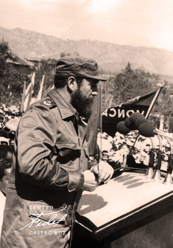 centrofidel's tweet photo. #Fidel:"Ese es el revolucionario que queremos en la organización política de la #Revolución, ese tipo de hombre que sea ejemplo; que tenga autoridad no simplemente porque sea núcleo, sino porque sea ejemplo; que tenga autoridad (...) porque todo el mundo la reconozca". https://t.co/eAs3RVF4pV