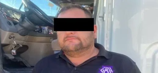 aisdmx's tweet photo. Personal de la @SEDENAmx y la @GN_MEXICO_ en conjunto con autoridades estatales en #Chihuahua detuvieron a 3 personas en posesión de 50 kilogramos de #metanfetamina y un vehículo en el municipio de #Juárez. 
https://t.co/c6EozcDYRR https://t.co/3MNKo6FcOR