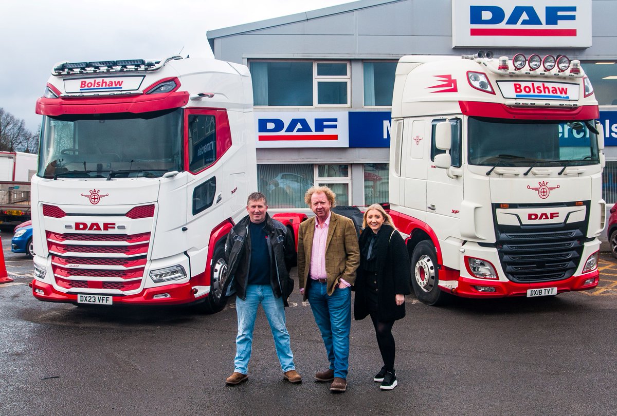 MotusDAF's tweet photo. #MotusCommercials #DAF - #Stoke has handed over a brand-new #DAF XG+ 530 FTN rear steer tractor unit to Bolshaw Industrial Powders. 🚛✨
➡️ https://t.co/cUUS3m6kDa
#NewDAF #DAFTruck #Truck #HGV #DAFXGPLUS #NewGenerationDAF #Stoke #MotusDAF #MondayMotivation @DAFTrucksUK https://t.co/LGEFwXC71G