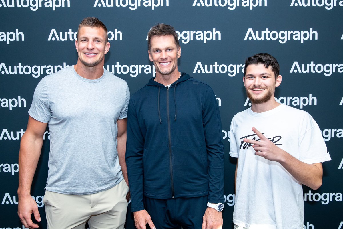 BusterScher's tweet photo. I too must retire from the game of 🏈 

Fun time helping host the end of season party with @Autograph &amp; @TomBrady https://t.co/duBPEjHbVm