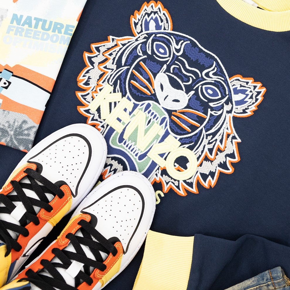 topsnbottomsusa's tweet photo. Make your little one stand out in style with these amazing Air Jordan 1 Mid SE PS 'Multi-Color Canvas' paired with the Kenzo Kid's Outfit!
#Jordan1Mid #canvas #MultiColor #kids #children #child #toddler #SoleCollector #SneakerCommunity #KicksofIG #SneakerWatch #SneakerFreaker https://t.co/Xzu8tsDN8r