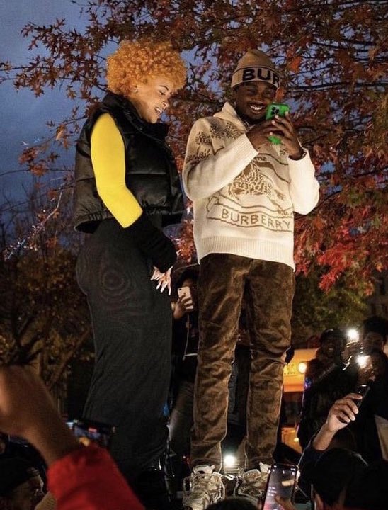 DailyRapFacts's tweet photo. Lil Tjay says he bought Ice Spice a Richard Millie cause he felt bad for charging her for a feature 👀 https://t.co/9o6fmUyAel