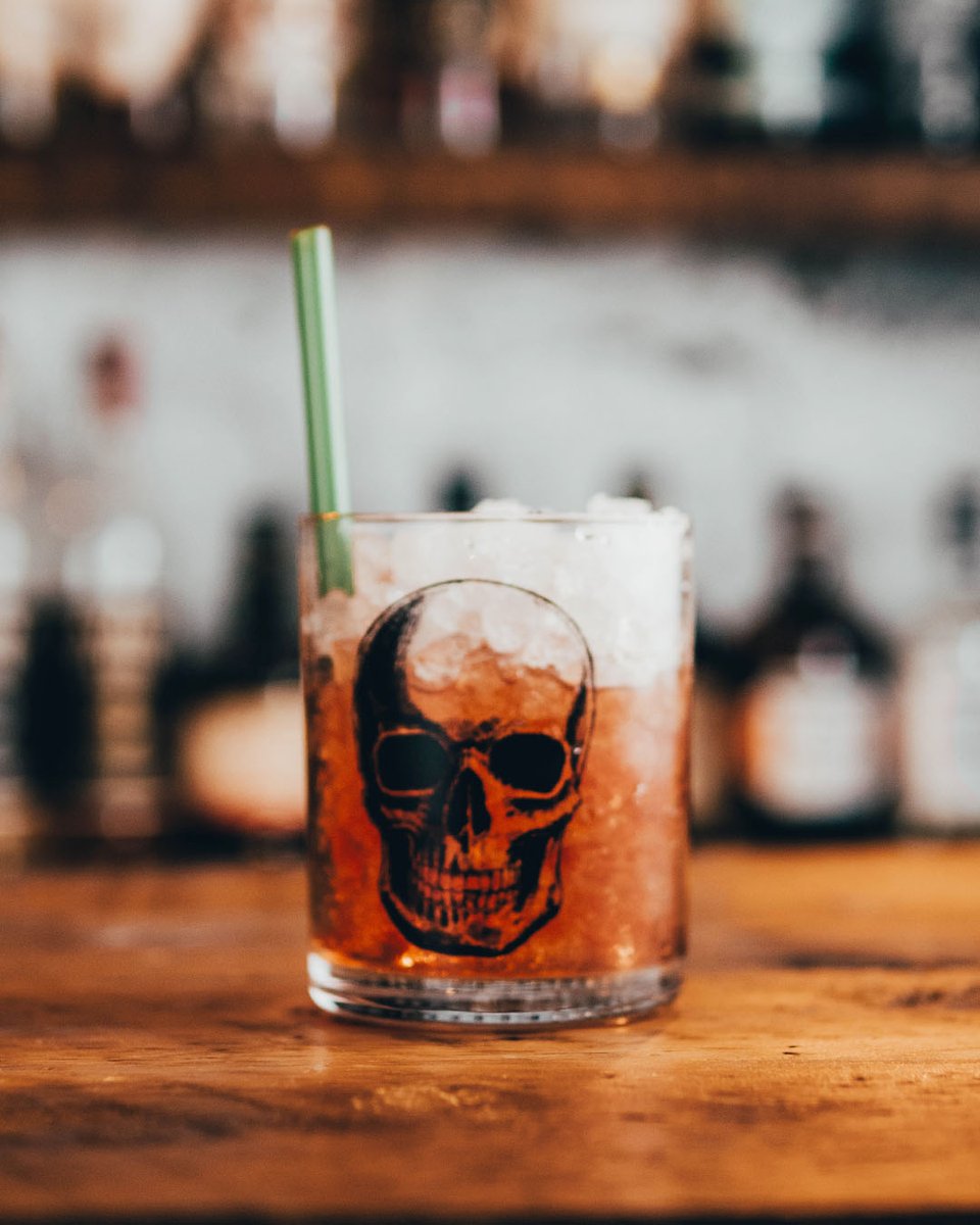 alchemix_bar's tweet photo. Taking this recipe out of Smuggler's Cove cocktail book, Corn and Oil is a terrific, boozy three-ingredient rum cocktail.
Recipe
2 oz Blended Aged Rum - Barbados
.5 oz Velvet Falernum
2 oz Dashes Angostura Bitters
#rum #rumcocktails #smugglerscove #tropicalcocktails https://t.co/RUrZQbU3vL