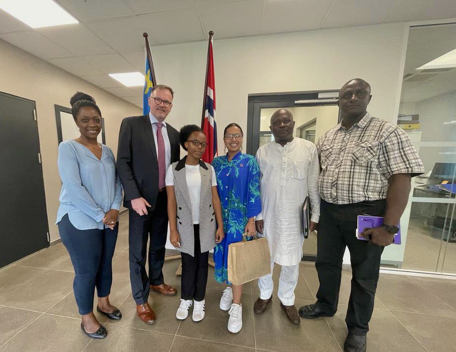 PlatPriscilla's tweet photo. Last week I was delighted to meet and speak with Patricia Kimbunda, @NorwayInDRC Youth Ambassador, who certainly has a bright future ahead of her. 

Kudos to @PNUDRDC partner for actively promoting youth and women empowerment in the DRC!

#AmbassadorForADay https://t.co/VLFrzx5kJh