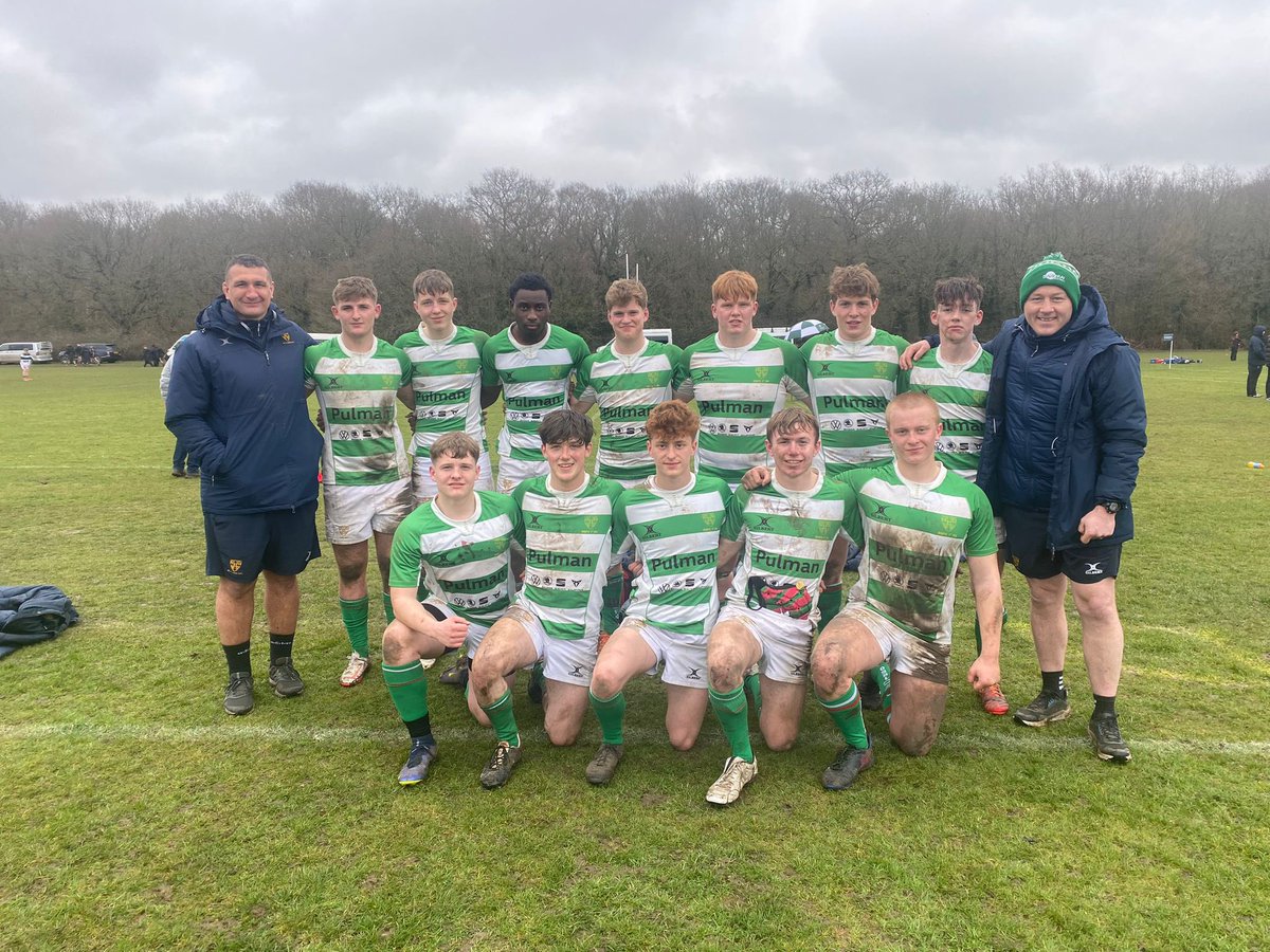 A tough day at the office for the @Dunelmia 1st VII at the @RPNS7s. A very challenging group with fantastic games against @BlundellsSchool @KSWRugby @ExeterSchoolUK will be the last games for the four Yr13 lads in todays squad. Thank you for all commitment over the years 💚⚪️💚
