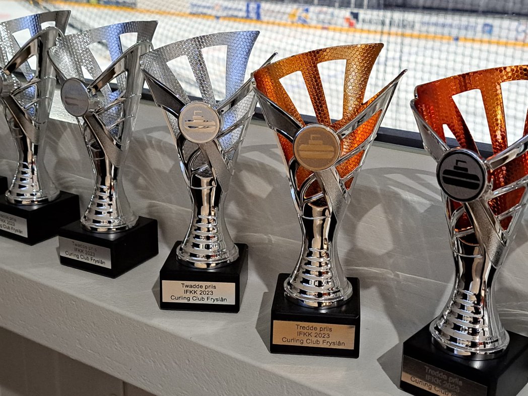 CurlingFryslan's tweet photo. Zondag 19 maart was het #IFKK2023 #Curlingtoernooi in de @11Stedenhal in @leeuwardenstad. Bijna 40 curlers en rolstoelcurlers maakten er een gezellige en sportieve dag van. Meer foto's op onze Facebookpagina en website. Kom jij volgend jaar ook meedoen of kijken? #Curling https://t.co/5XHvDHqJz1