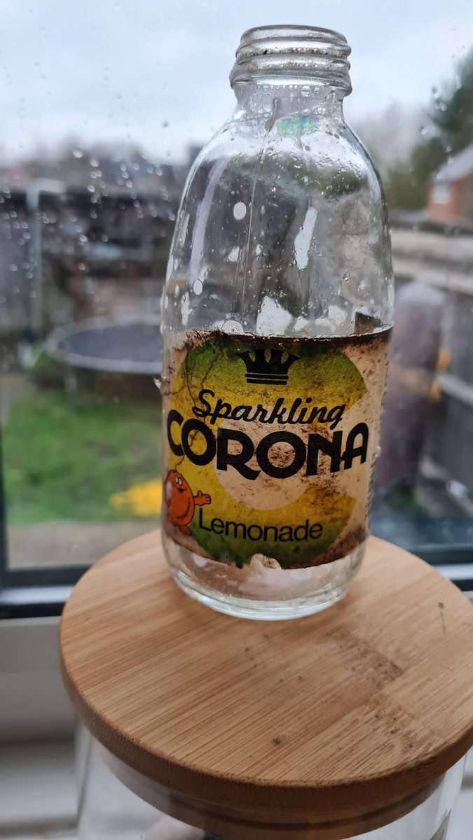 LKickers's tweet image. Can anyone help us to age this #Vintagelitter? #Vimto #CoronaLemonade