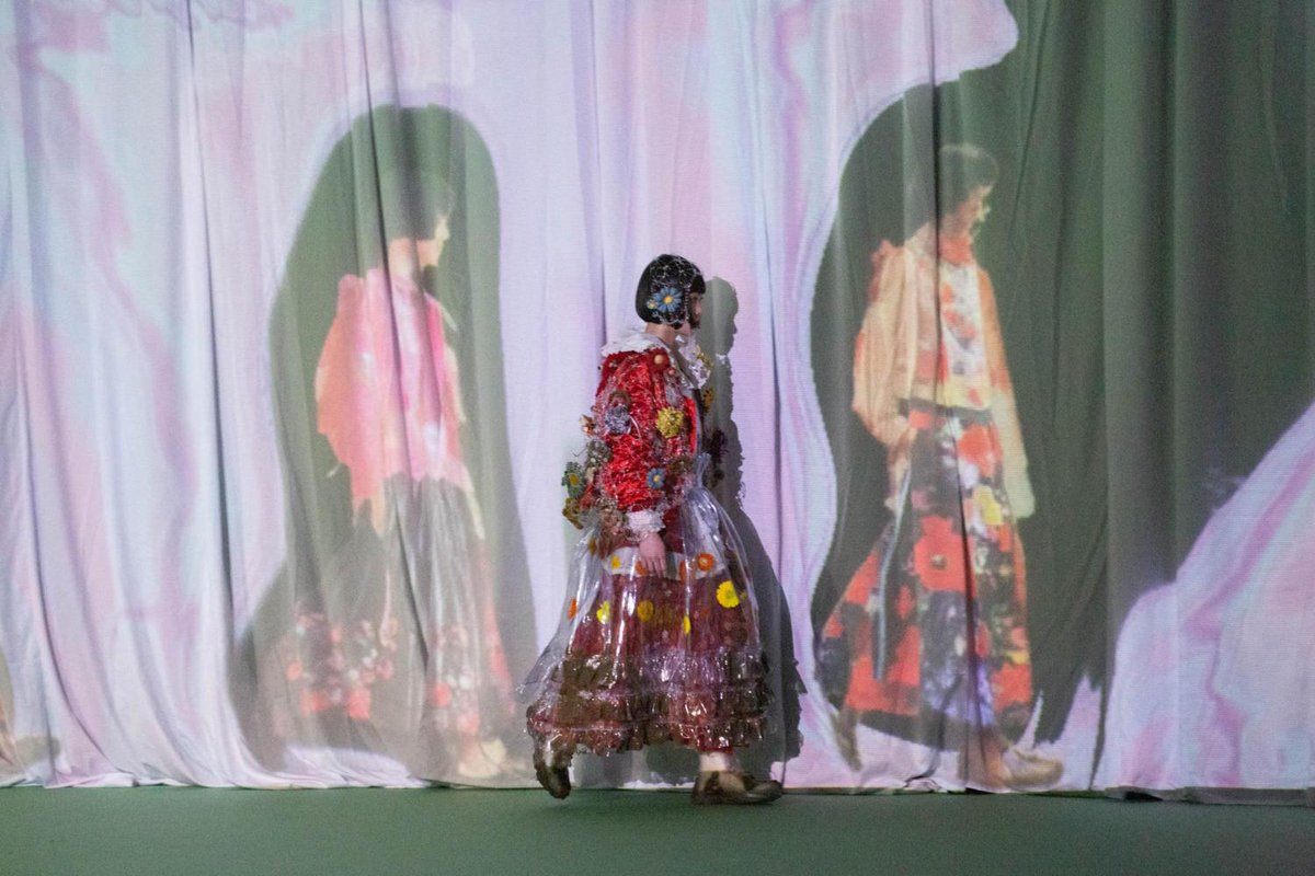 fashionsnap's tweet photo. 東京ファッションの100年、デザイナーズやストリートのアーカイヴをAIと学生が紐解く。 https://t.co/yKEyXlPOSl https://t.co/YehfJgmFmu