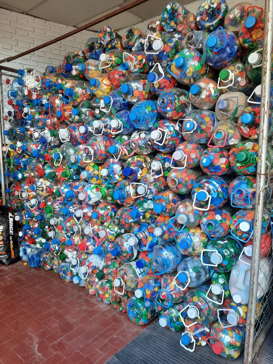 Gracias, gracias, gracias por tanto material que hemos recibido en nuestra casa.Jardín la ronda Mágica, Hogar Social de Berisso, estudio 3 pilates, mercería Nélida , telefónica ,Flavia y Fidel. Colonia UPCN, Sergio Carrizo , zapatería Grecia Bsso, Pepa de B°San Carlos,