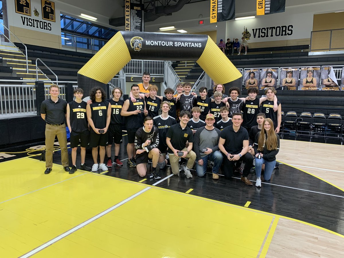 Montour Boys Volleyball starts their season with some extra hardware! Congratulations to the 2022 WPIAL Champions and let’s get another!🏐💍
