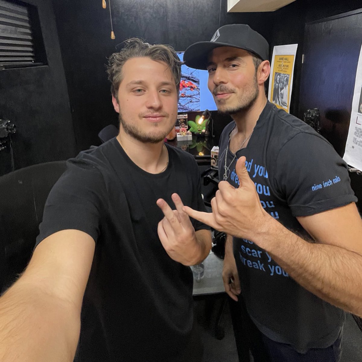 robertomtzTV's tweet photo. Ya está arriba el nuevo episodio de CREATIVO con el gran @jose_madero 🔥🔥🔥

Hablamos del lado oscuro de la fama, los inicios de Pxndx, la canción de los lagartijos, su nuevo EP Aurora y muchas cosas más…

▶️ https://t.co/hzE21K9Eoy
🔉 https://t.co/9xl7UKurSk https://t.co/PCv5i3bKhu