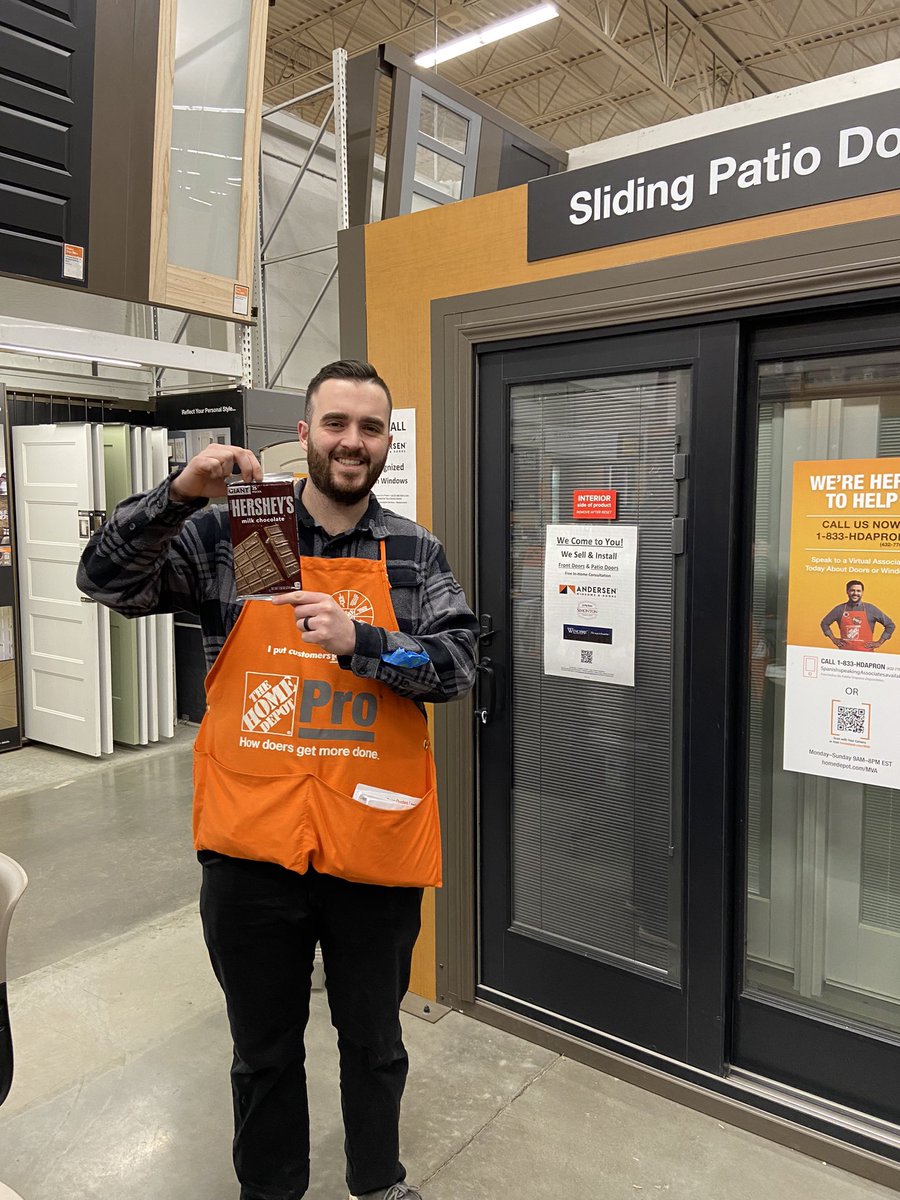 Rocket_HDIS's tweet photo. Winding down the day with last stop on the #candybartour.  #Candace at 4123 and Nick @ 4135! Great Job! https://t.co/F7Suu2NFVH