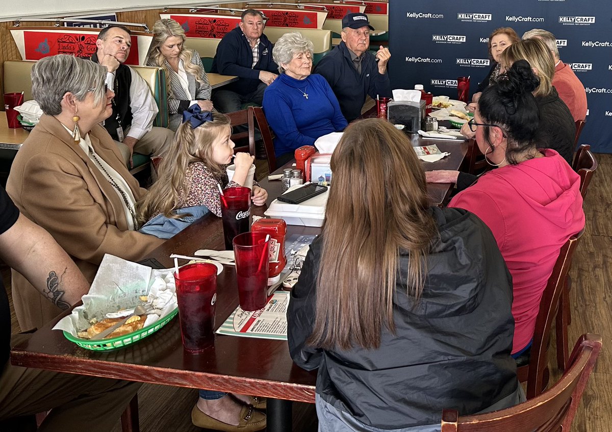 KellyCraftKY's tweet photo. On my #kitchentabletour, I had the opportunity to stop in Paintsville at Linda’s Cafe. Where community coming together is simply a way of living. https://t.co/R450GgnjHY