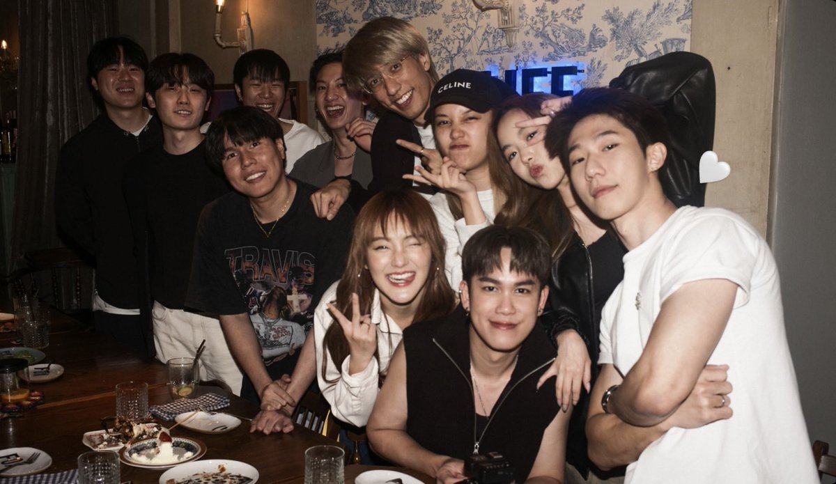 Freen she is affectionate, she always values ​​her friends as well as those around her, Freen she enjoys her friend's birthday night, Freen always hangs out with her group of friends, they are all "friend". nothing to hide or fear. I trust Freen 🫶🏻🤍🥰

 #srchafreen